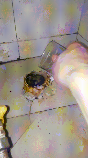 烧碱在厨房的用途，厨房下水道被油垢堵住了，用什么溶剂可以通畅？