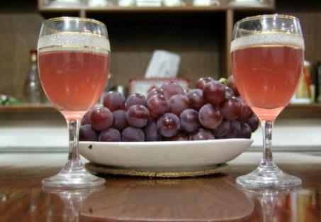 怎么做葡萄酒在家自己做，请问自己怎么做葡萄酒,怎样做的葡萄酒才好吃？