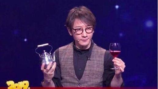 刘谦怎么突然消失了:为什么刘谦最近又回归中国的综艺了？怎么变得如此沧桑？