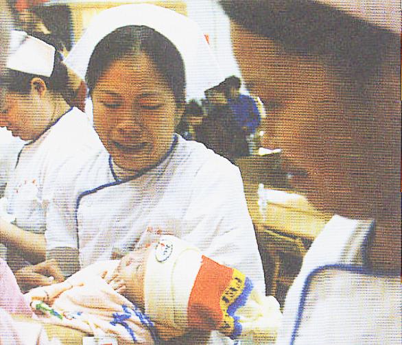 逛街认出被拐儿子:在你身边有没有发生过拐卖儿童的事件