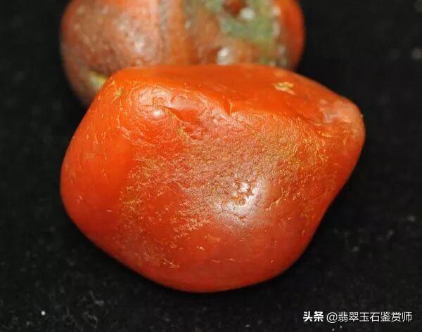 什么属相佩戴南红好,身体不怎么好的人戴蜜蜡好还是南红好？