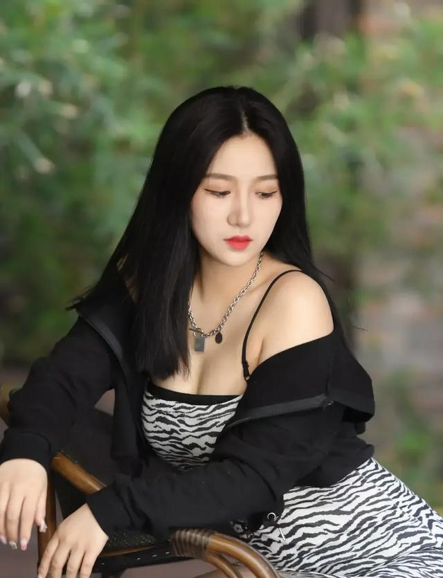 我相中邻居家大姐了,她刚刚离婚,请问我们能不能有结果？