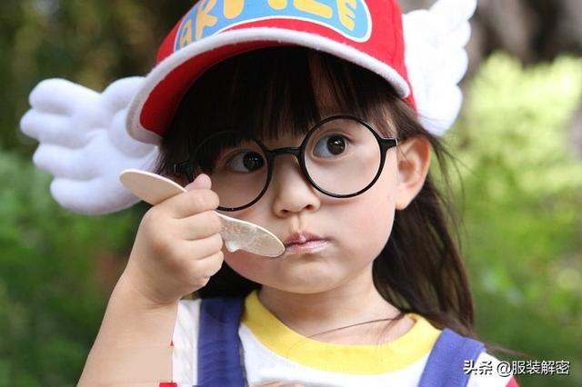 超级无敌小葡萄:哪里可以找到给小朋友拍服装视频的商家赚钱？我儿子挺帅的？