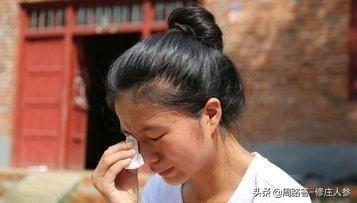 乡村留守妇女与狗:农村空心化，如何解决农村留守妇女问题？