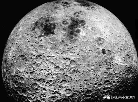 月球上有许多的什么，月球表面怎有那些圆圆的坑，什么原因造成的？
