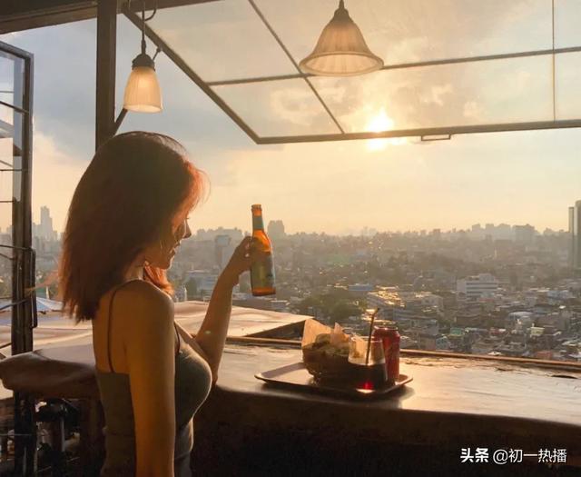 男人微信聊天中撩妹常用的4个<a href=https://maguai.com/list/39-0-0.html target=_blank class=infotextkey>搞笑</a>表情图片是什么你知道吗
