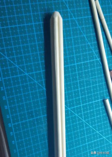 自制玩具飞机:玩具飞机 遥控飞机 一次性筷子制作简易飞机模型？