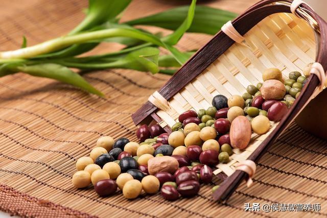 红豆、绿豆、黑豆、花生、莲子、薏仁米放在一起吃，可以吗？插图27