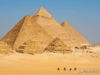神秘金字塔之谜40个字，埃及的金字塔的简介20字