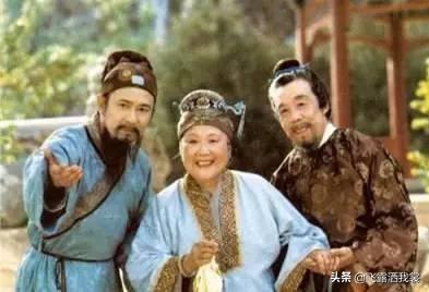 千金佣人:《红楼梦》里贾府怎么请那么多佣人，在那个年代有必要吗