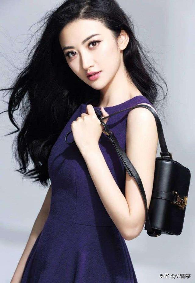 赞美女人的句子有哪些？比如气质外貌之类的？
