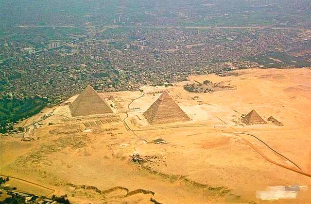埃及最高的金字塔，世界上最大的金字塔的10亿倍相当于到太阳的高度这是巧合吗