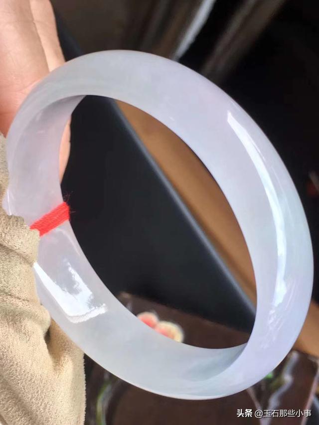 翡翠怎么养水头快一点,新手如何看翡翠的水头及其价值？