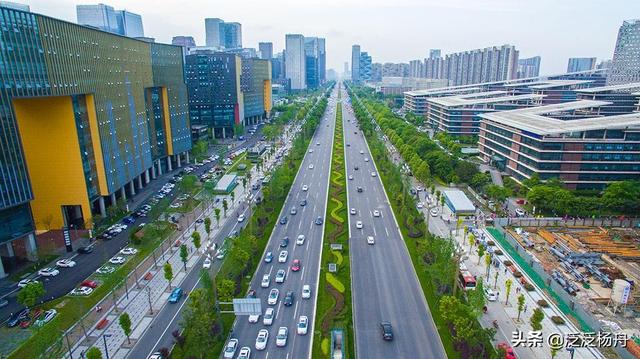 蓉城是哪个城市,成都和郑州比，哪个城市更好？