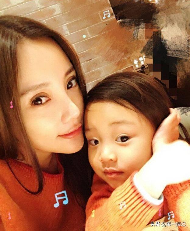 李小璐的爸爸:看见李小璐贾乃亮的八卦你会想到孩子甜馨而不去评价她爸妈吗？