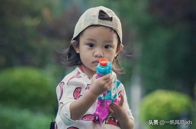 大唐歌飞剧照:因为和谢大脚长得高度相似而火的王璐瑶，你希望她接演谢大脚么
