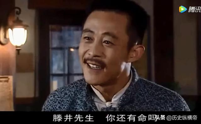 《大染坊》电视剧中，同时在天津开染厂的特务为什么没有杀丁文东？