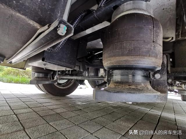 空气悬架车轿车;空气悬架的车