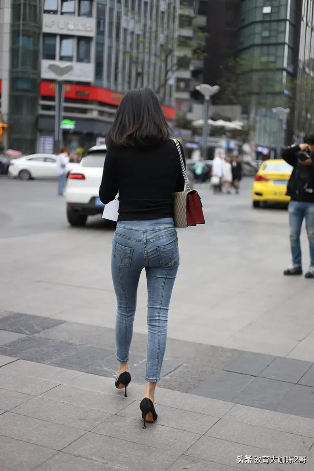 67岁退休老教师,工资六千块钱一个月,可以找个多年轻的老伴？