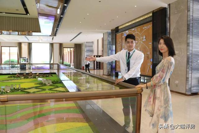 为何买房买西不买东,买房买中间栋好还是旁边好？