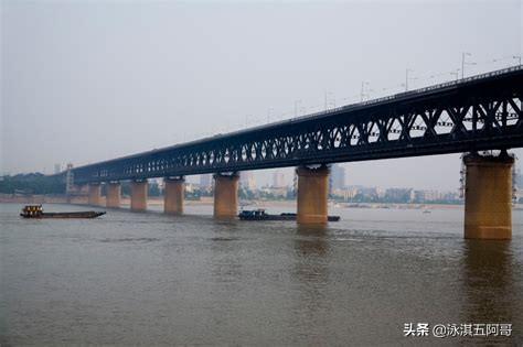武汉<a href=https://maguai.com/list/256-0-0.html target=_blank class=infotextkey>朋友圈</a>文案:武汉有关的<a href=https://maguai.com/list/72-0-0.html target=_blank class=infotextkey>历史</a>名句有哪些？