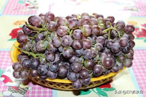 紫葡萄酒的制作方法，怎样让自制的葡萄酒变的甜