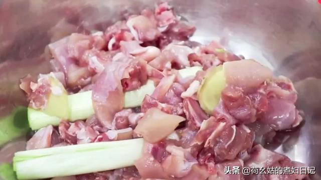 兔子肉与什么绝配，朋友送了我一只兔子，应该怎么做好吃呢？需要搭配什么？