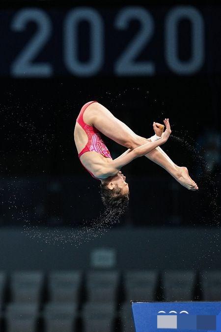 头条问答 - 全红婵家庭贫困,靠什么学习跳水,经济不够怎么支持她学习