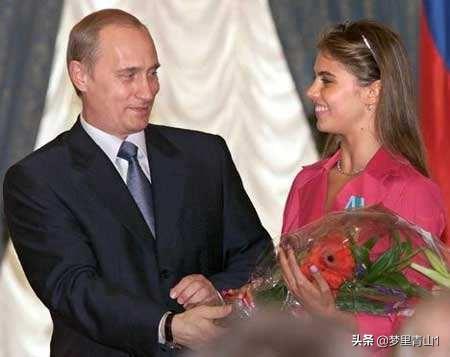 女子自称来自2100年 新闻，乌克兰女子在红场自称是普京“妻子”被逮，是想出名吗