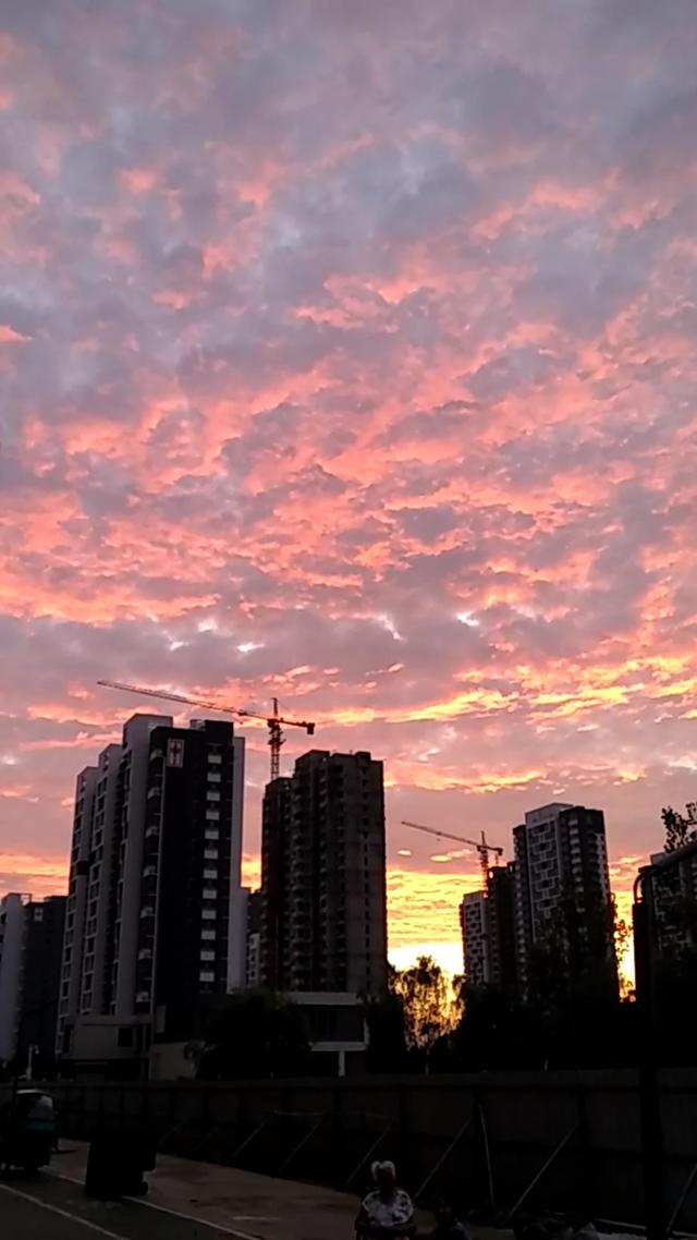 半夜跑外卖的灵异事件:你有没有经历过白天上班，晚上下班送外卖的生活？