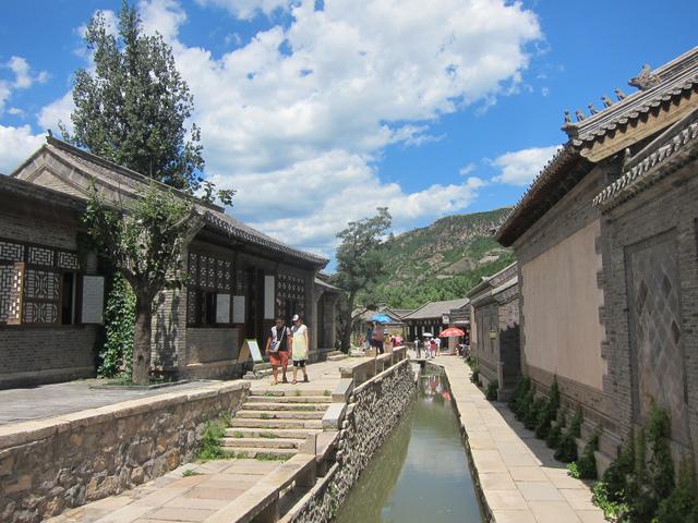 北京郊区<a href=https://maguai.com/list/52-0-0.html target=_blank class=infotextkey>旅游</a>:想去京郊游，有哪些有山有水住宿好的地方推荐？