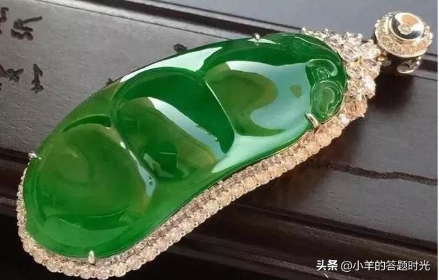 女生戴什么翡翠吊坠寓意好,过年送什么翡翠做礼物好？