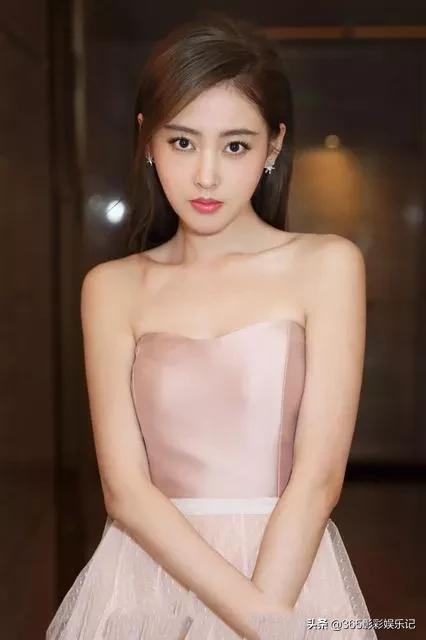 凌织羽:女生什么穿搭最让你觉得性感