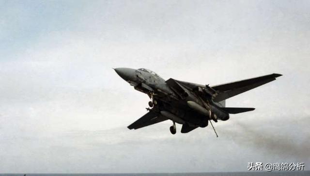 不死鸟武器:F14能够携带6枚AIM-54“不死鸟”导弹着舰吗？