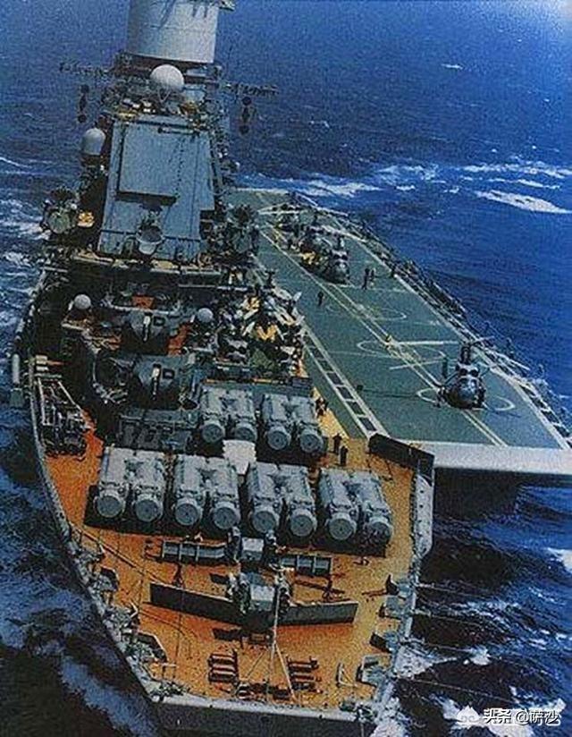 轮船底部为什么涂成红色，为什么俄罗斯海军的舰艇甲板要涂装鲜艳的橘红色