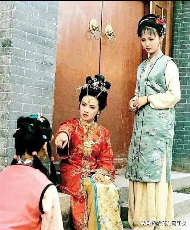 《红楼梦》中，王熙凤欺侮赵姨娘时为什么不看探春的面子？