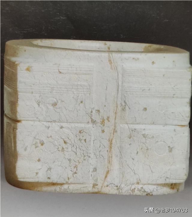 玉是什么做的,大型玉琮一般是用什么玉做的，怎么看？