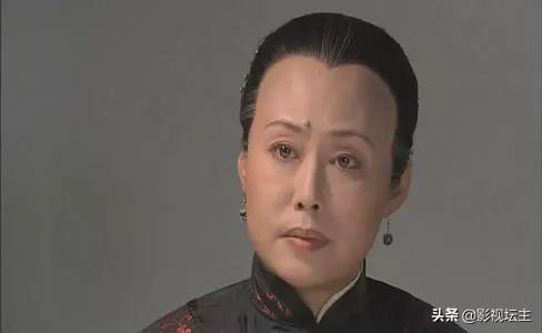 刘晓庆多大了:刘晓庆现身澳洲被路人拍到，63岁身材如何？