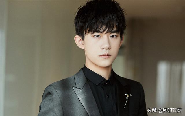 易烊千玺、周冬雨发生了什么？怎么我一打开空间就说千玺就和周冬雨在一起了？