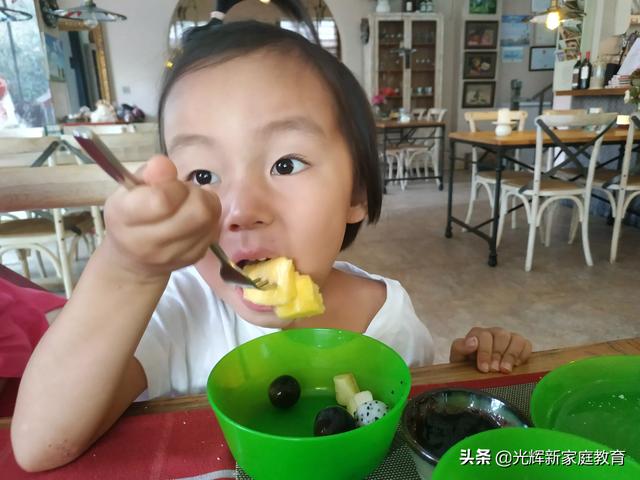 夏天这4种水果少给孩子吃,易积食伤脾胃,具体指什么水果？