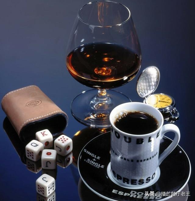 红酒咖啡能一起喝吗，咖啡和酒可以同时一起喝吗？