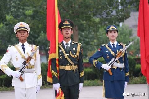 三军仪仗队肩章怎么跟其他部队不一样？