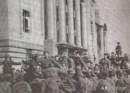 蒋友梅:辽沈战役，防守长春的郑洞国，为何下令士兵朝天开枪，然后投降？