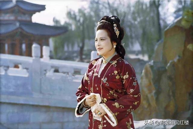 隆宸翰:贾赦是荣国公，贾政区区一个六品主事，为何邢夫人地位不如王夫人