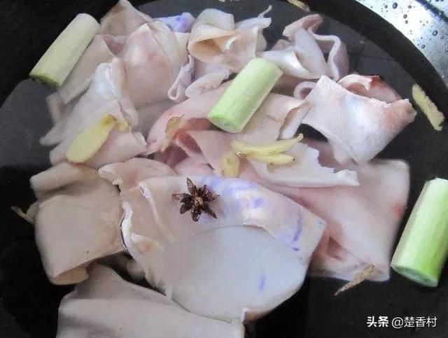 熬制猪皮冻,水和肉皮的比例是多少?怎么熬制更Q弹?