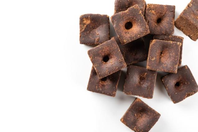 适量配比在糖浆里面加入氧化氯,便可得到火箭弹的助推燃料(knsu)