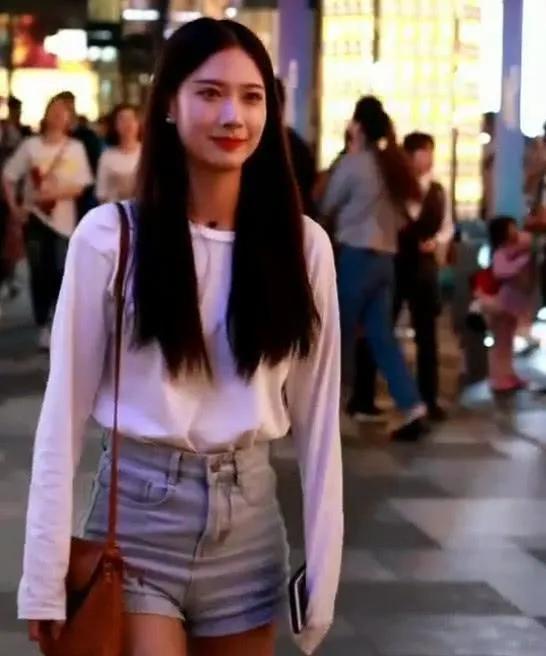 台湾艺人小甜甜:鸿星尔克为何由当初人们口中的“小甜甜”彻底变成了“牛夫人”