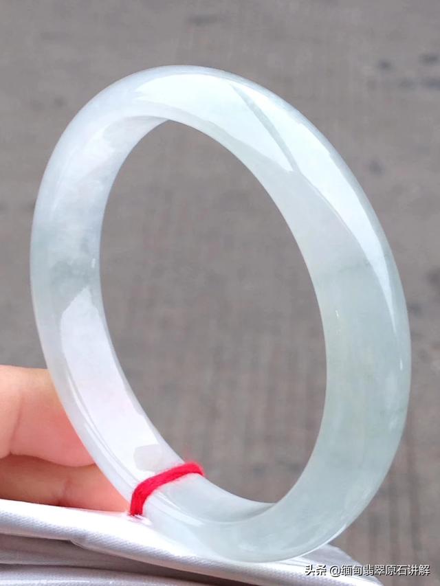 带有裂纹的翡翠不吉利,翡翠中的棉和石纹算瑕疵吗？