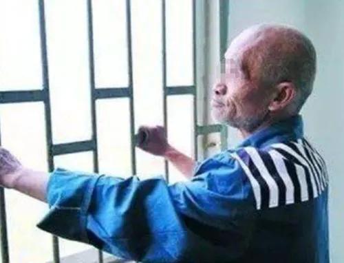 监狱里“管吃管住”,犯人在监狱待一二十年,到底都在干什么呢？