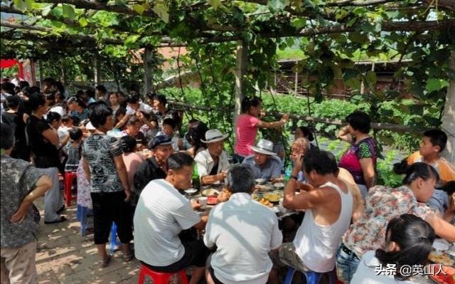 爱在屋檐下剧情介绍:农村俗语“居在麻雀屋，栋梁辈辈出”，有没有道理？